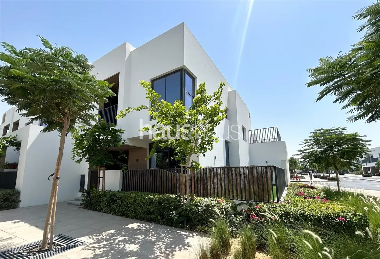 Corner Plot | Close to Facilities | Multiple Chqs