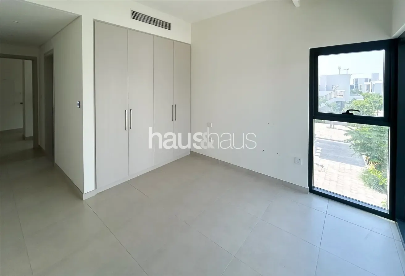Corner Plot | Close to Facilities | Multiple Chqs