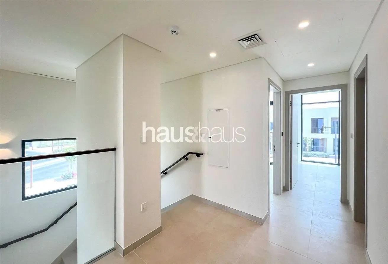 Corner Plot | Close to Facilities | Multiple Chqs