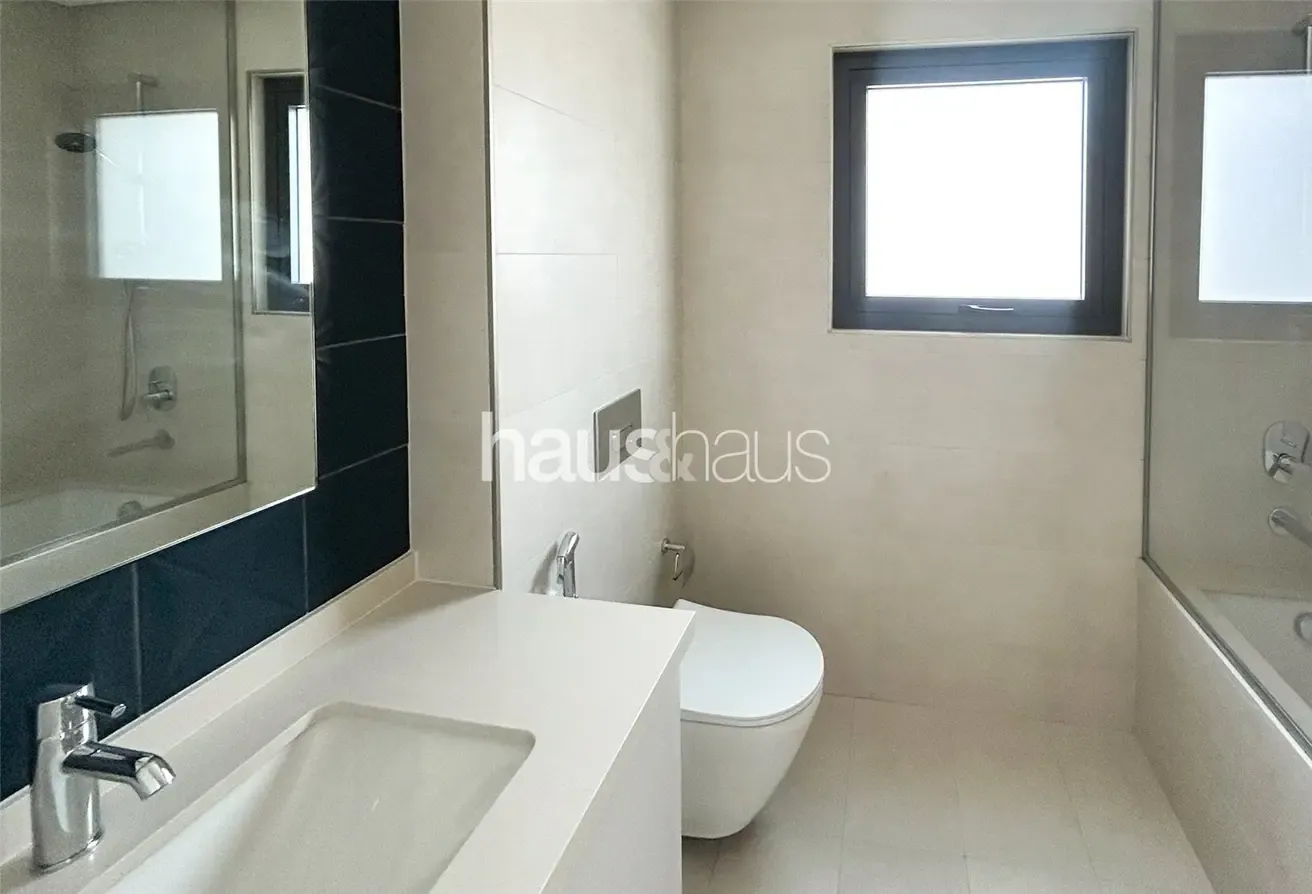 Corner Plot | Close to Facilities | Multiple Chqs