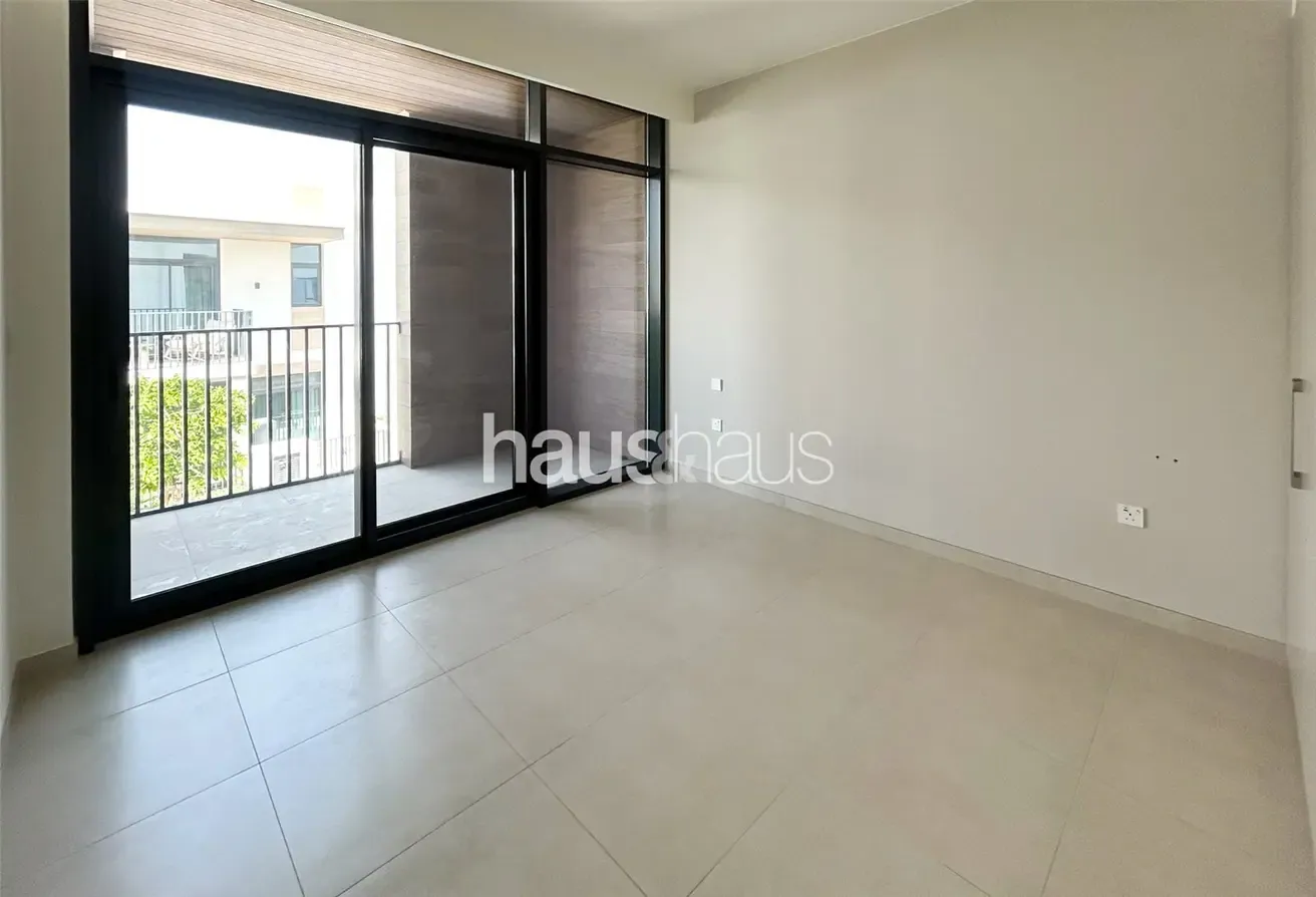 Corner Plot | Close to Facilities | Multiple Chqs