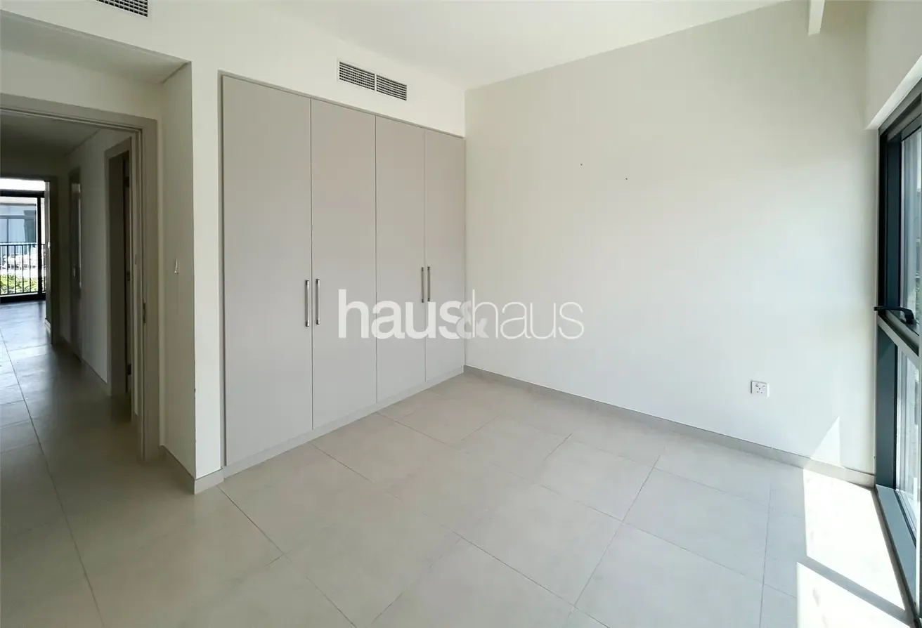 Corner Plot | Close to Facilities | Multiple Chqs