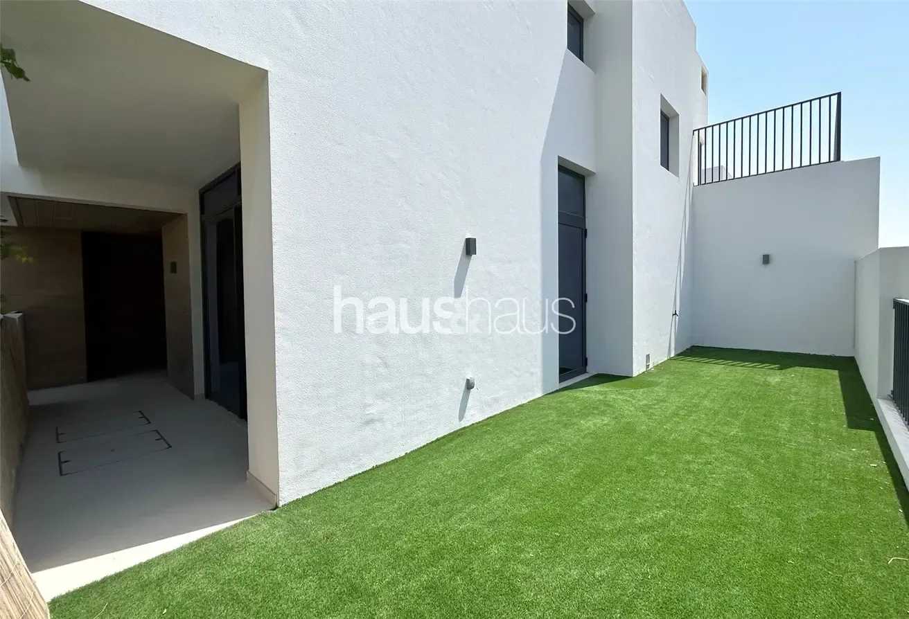 Corner Plot | Close to Facilities | Multiple Chqs
