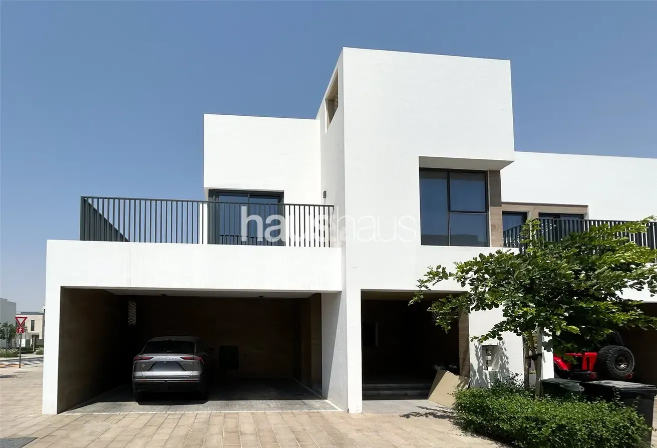 Corner Plot | Close to Facilities | Multiple Chqs