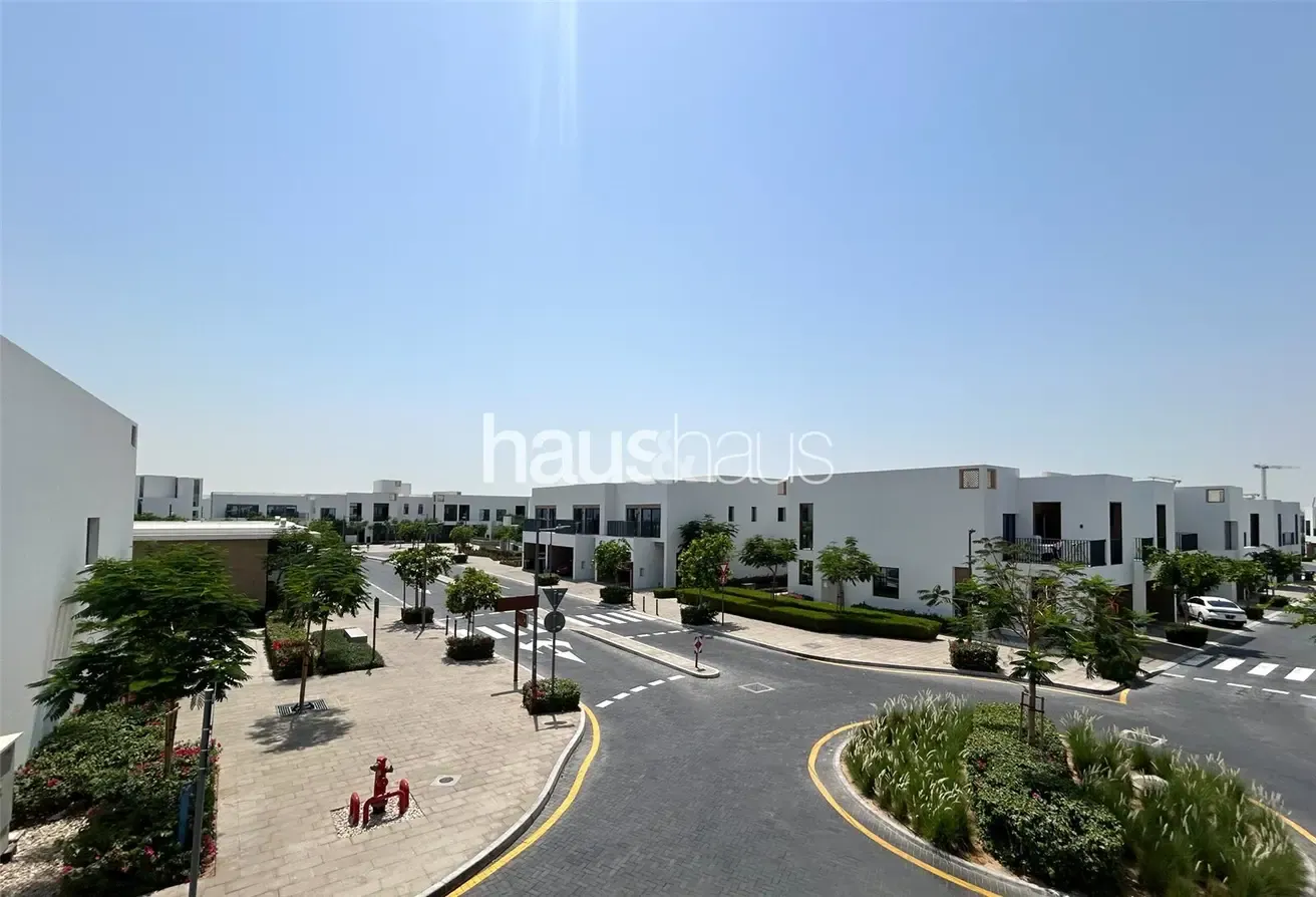 Corner Plot | Close to Facilities | Multiple Chqs