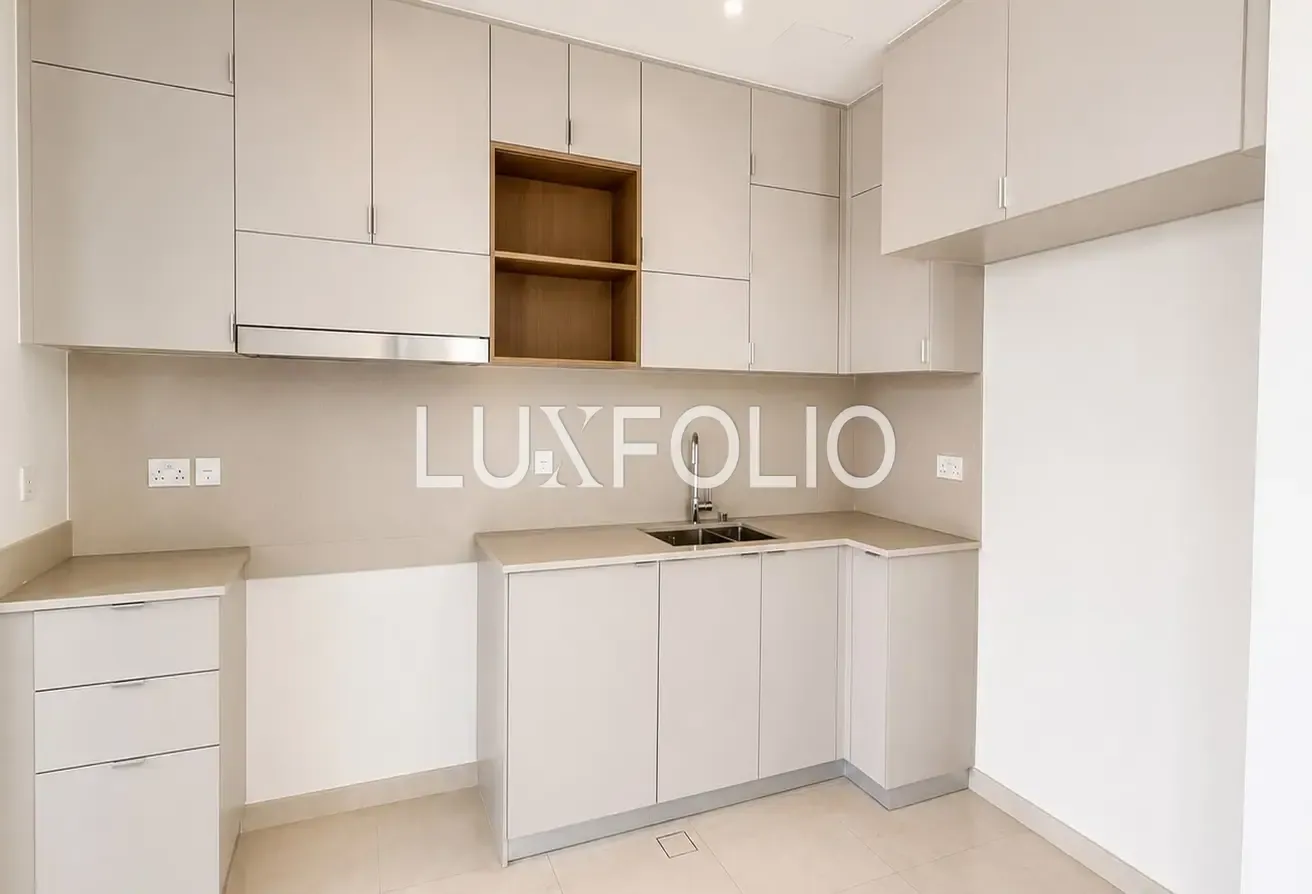 Corner Unit | Single Row | Vacant