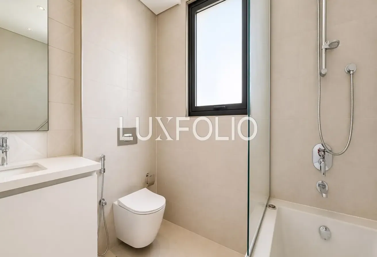 Corner Unit | Single Row | Vacant