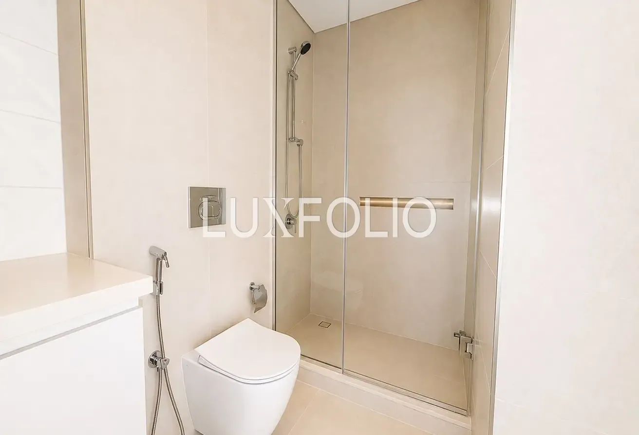 Corner Unit | Single Row | Vacant
