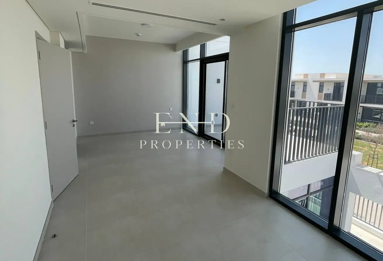Corner Triplex | Single Row | Upgraded