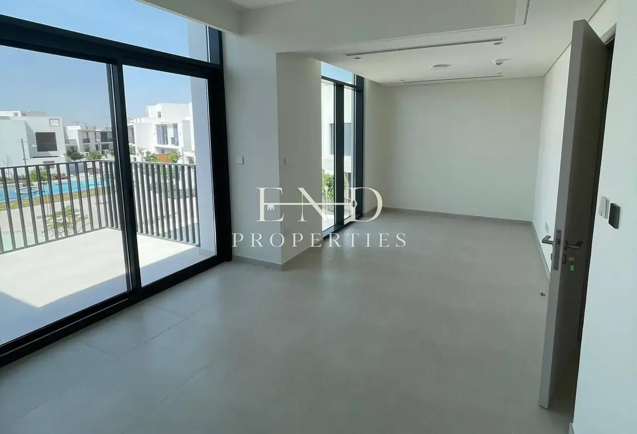 Corner Triplex | Single Row | Upgraded