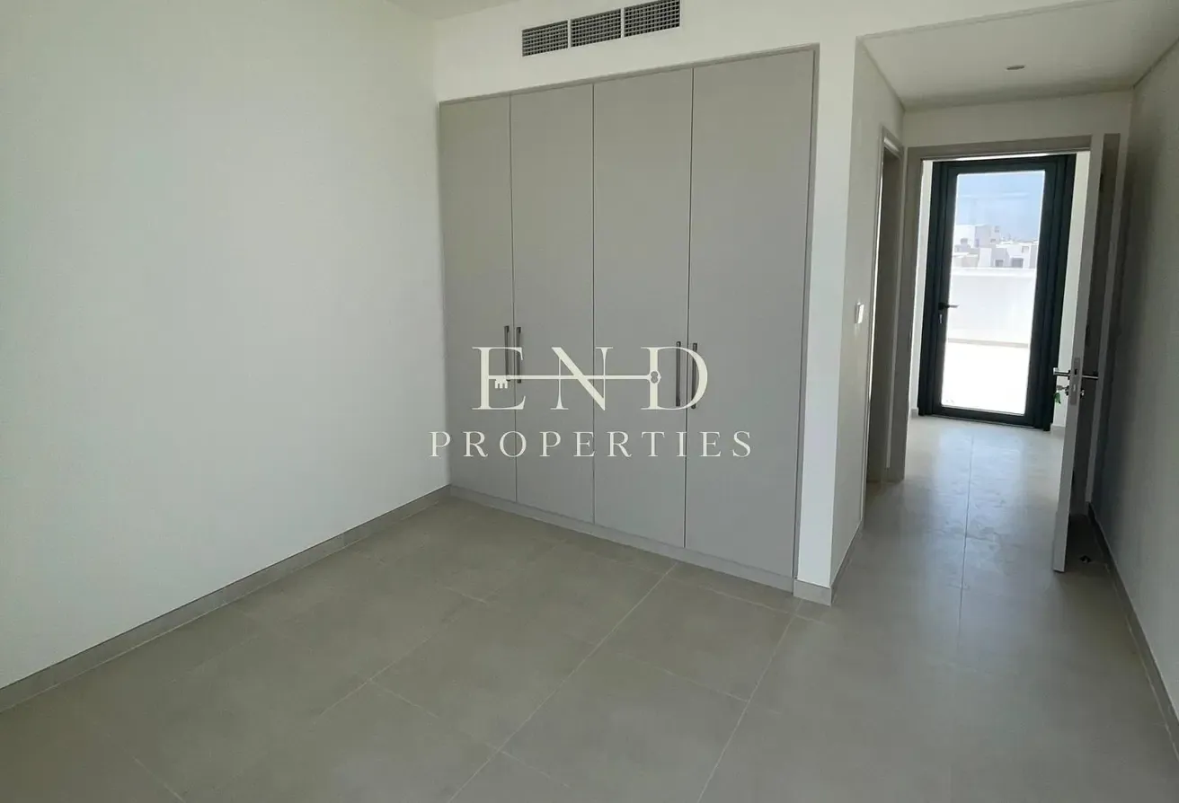 Corner Triplex | Single Row | Upgraded