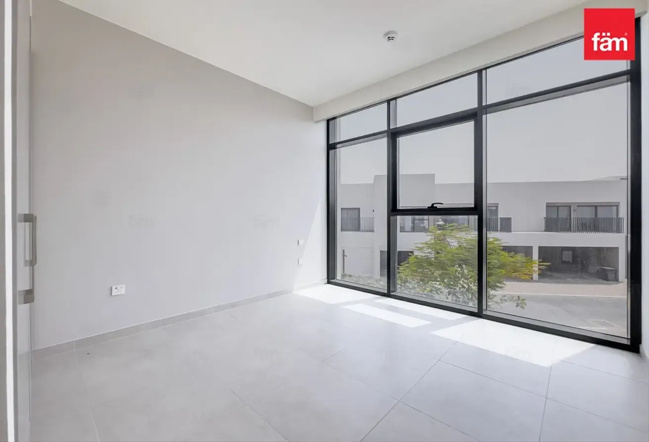 Spacious | Ready To Move | Corner | Near Amenities