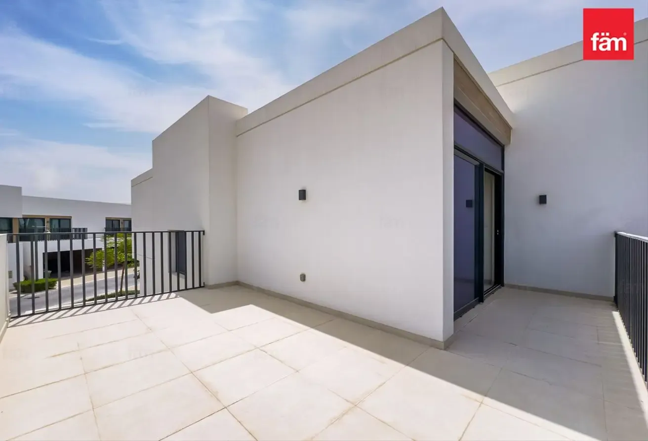 Spacious | Ready To Move | Corner | Near Amenities