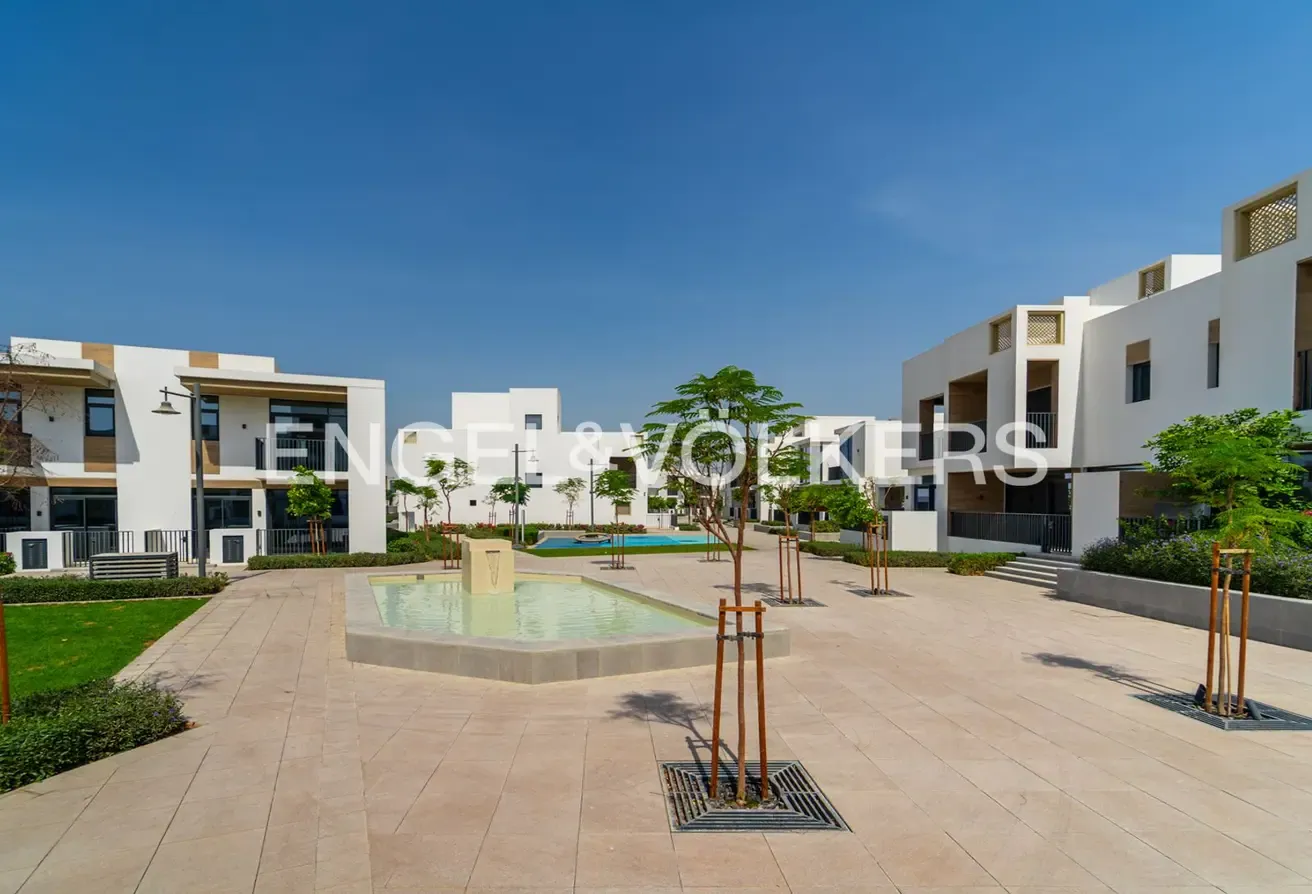 Corner Unit l Vacant Now l Near amenities