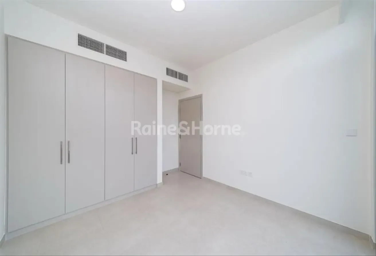 Pet Friendly I Single Row | Corner Unit Near Park