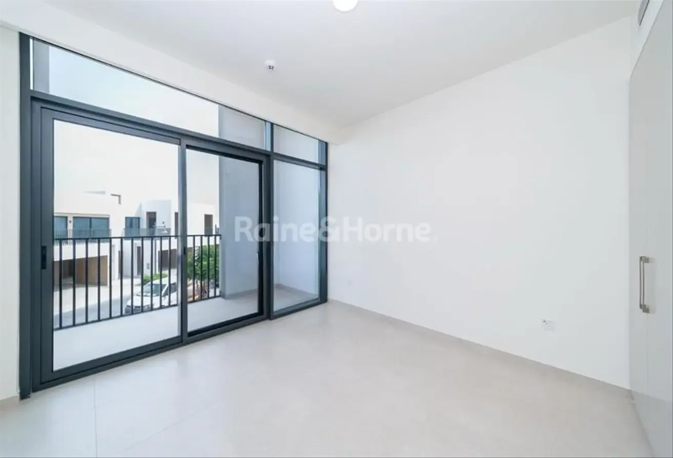 Pet Friendly I Single Row | Corner Unit Near Park