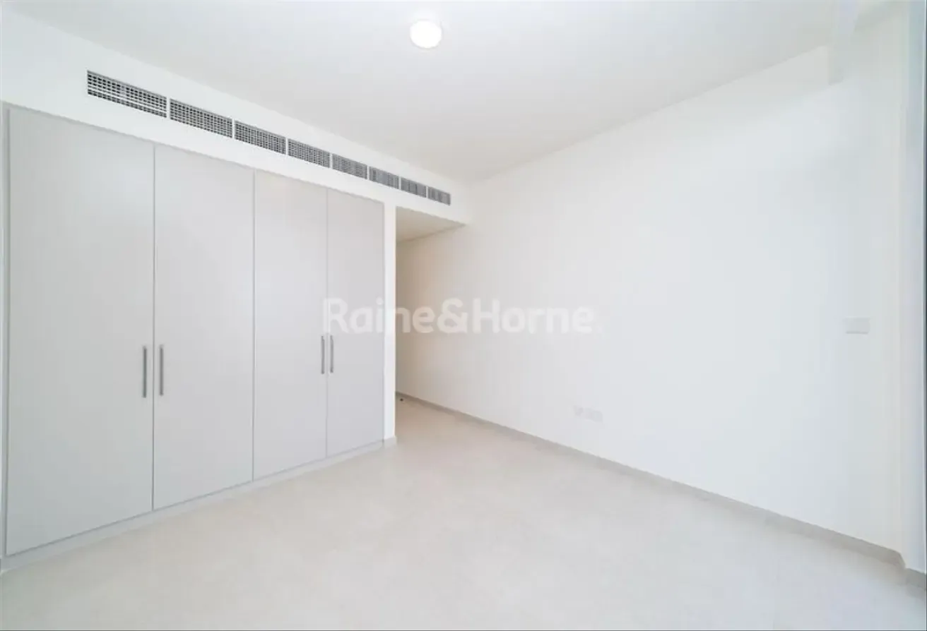 Pet Friendly I Single Row | Corner Unit Near Park