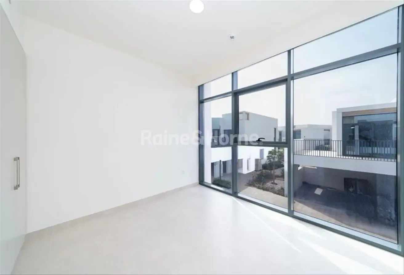 Pet Friendly I Single Row | Corner Unit Near Park