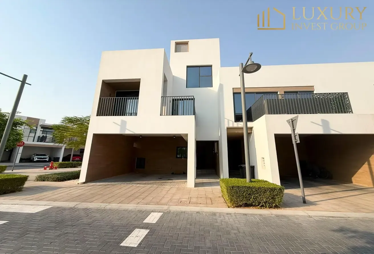 Large BUA | Single Row | Vacant