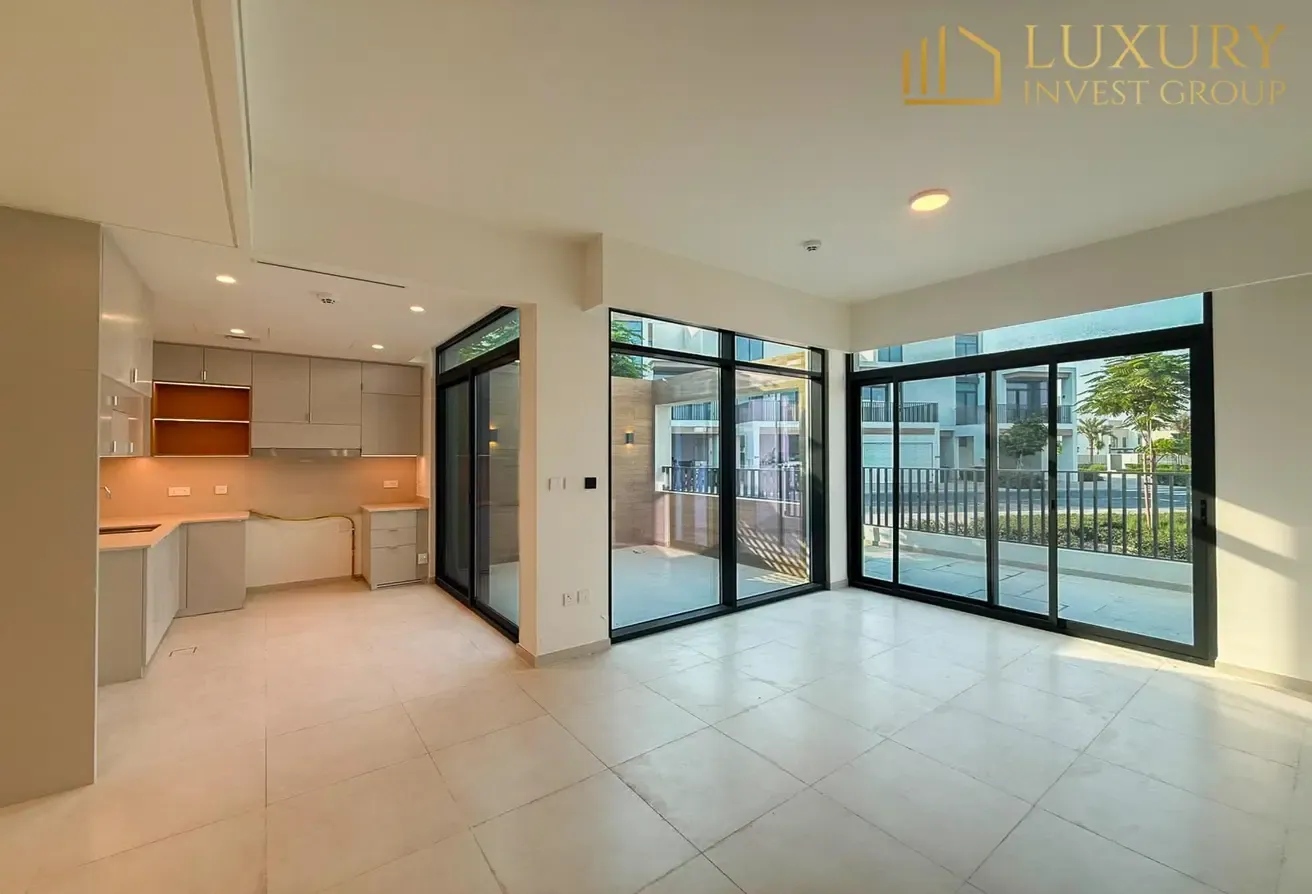 Large BUA | Single Row | Vacant