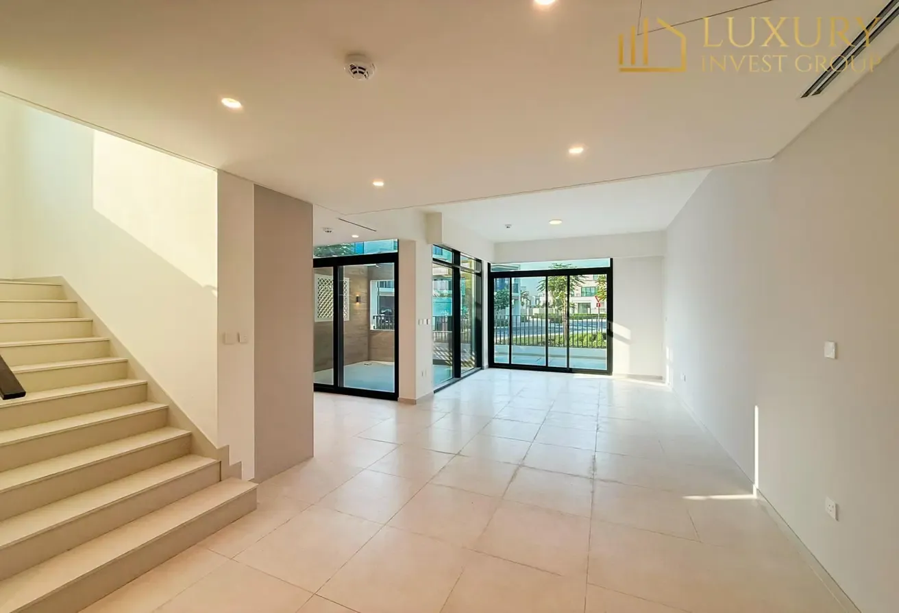Large BUA | Single Row | Vacant