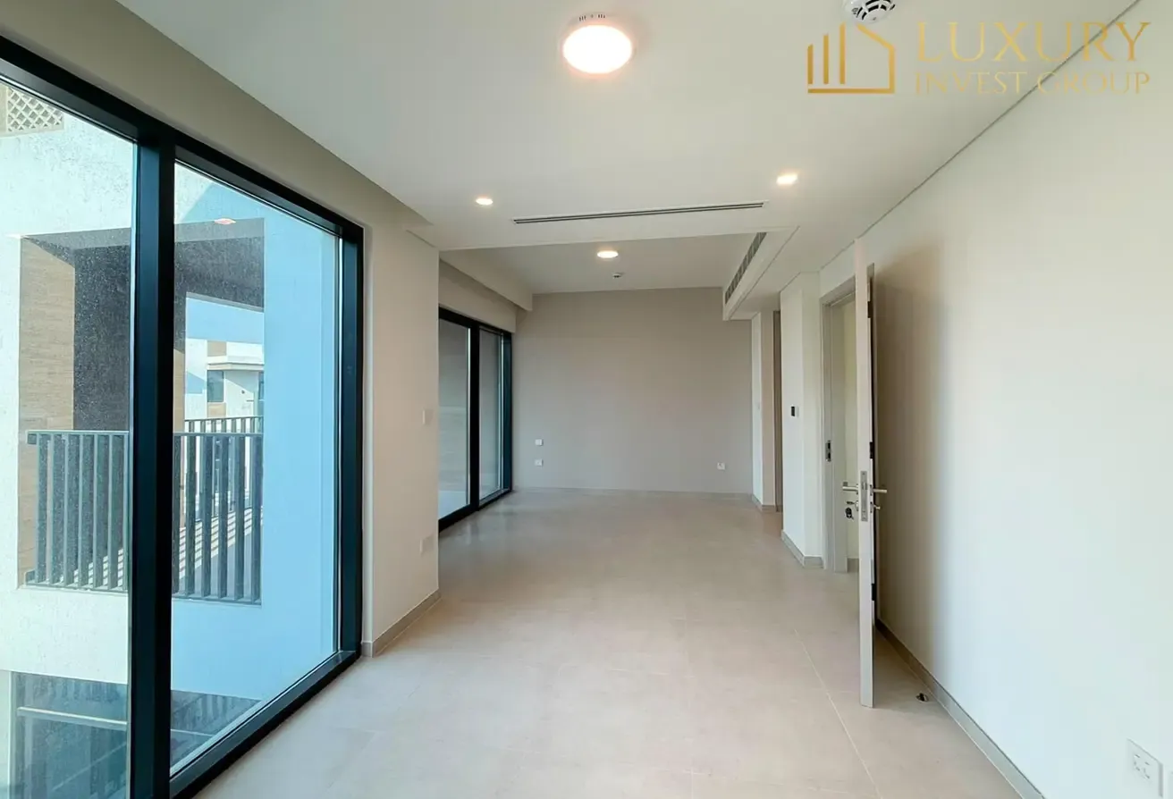 Large BUA | Single Row | Vacant