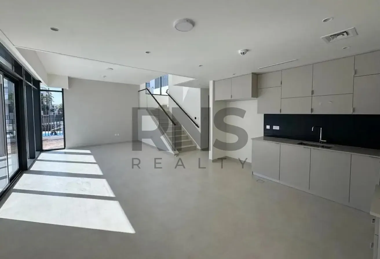 Corner Unit | Single Row | Spacious | Rare Layout