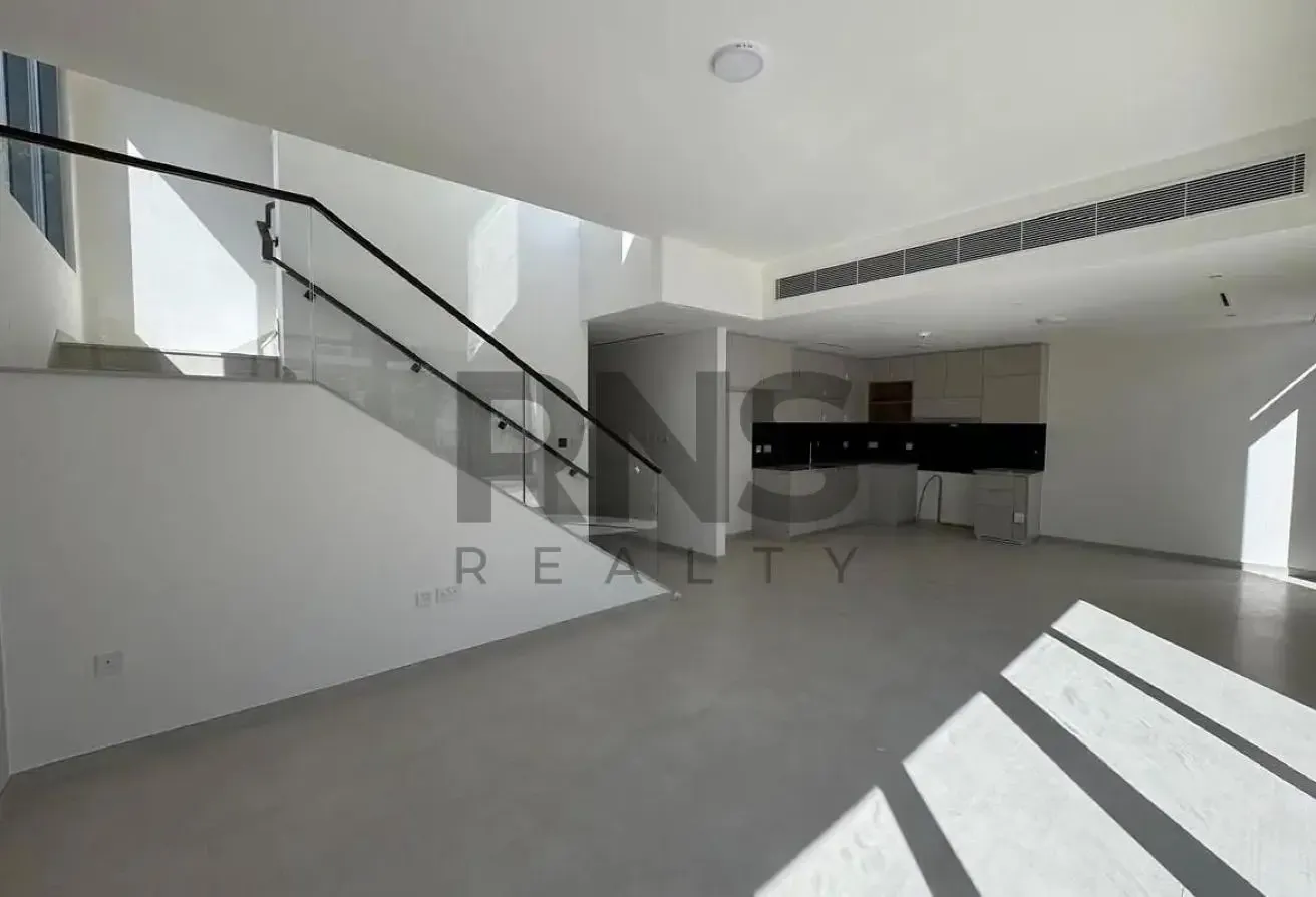 Corner Unit | Single Row | Spacious | Rare Layout