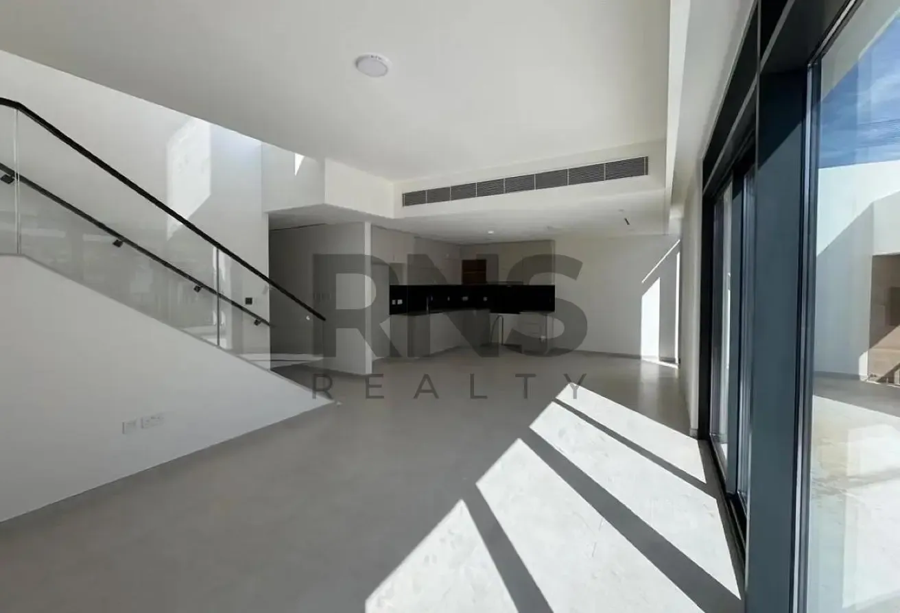Corner Unit | Single Row | Spacious | Rare Layout