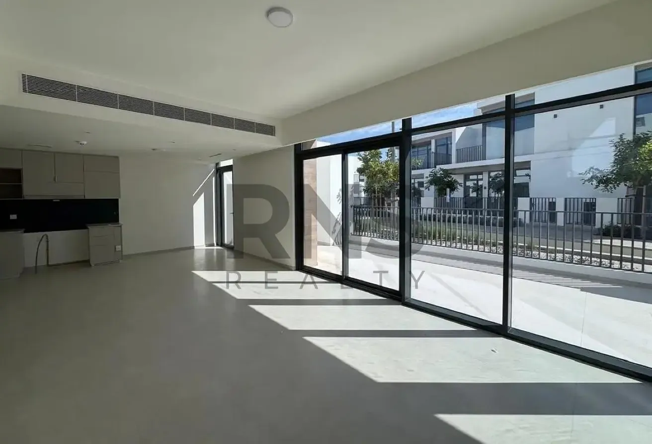 Corner Unit | Single Row | Spacious | Rare Layout