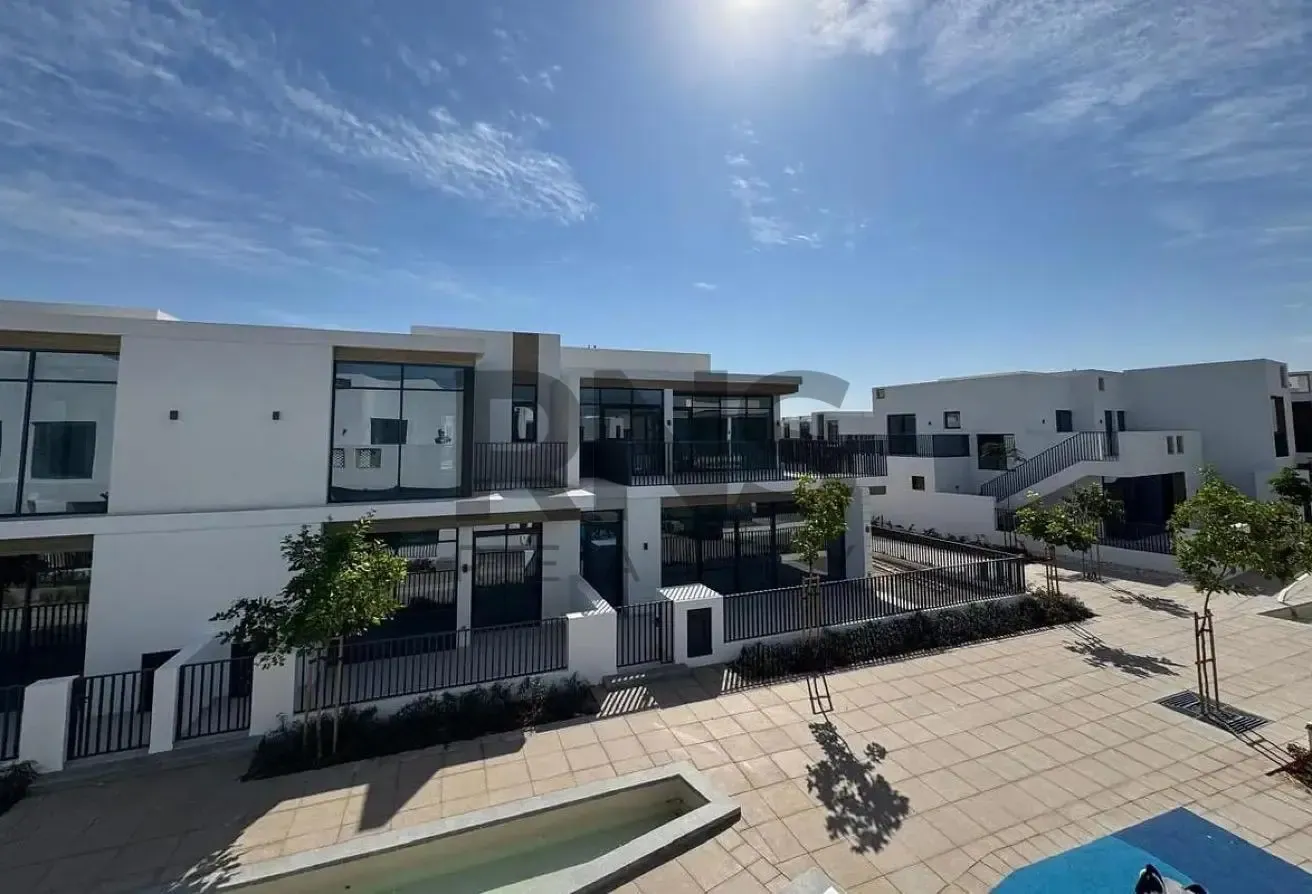Corner Unit | Single Row | Spacious | Rare Layout