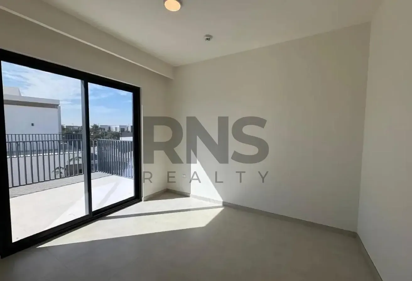 Corner Unit | Single Row | Spacious | Rare Layout