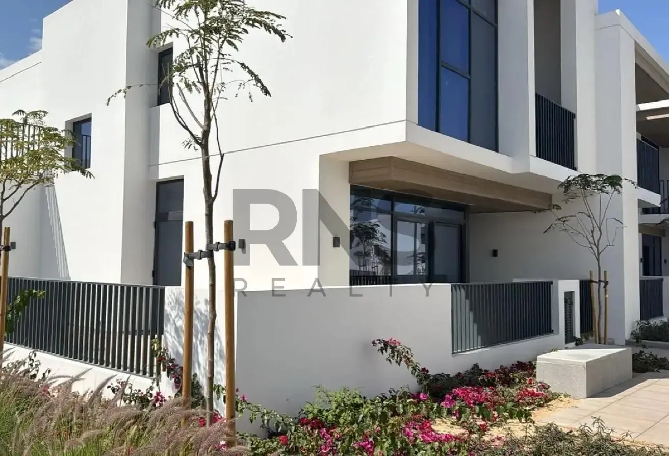 Corner Unit | Single Row | Spacious | Rare Layout