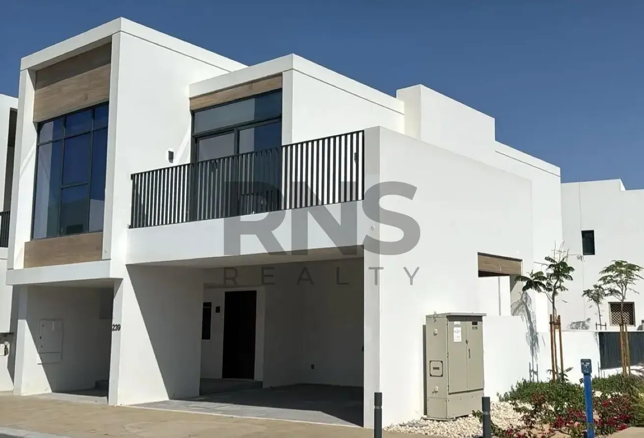 Corner Unit | Single Row | Spacious | Rare Layout
