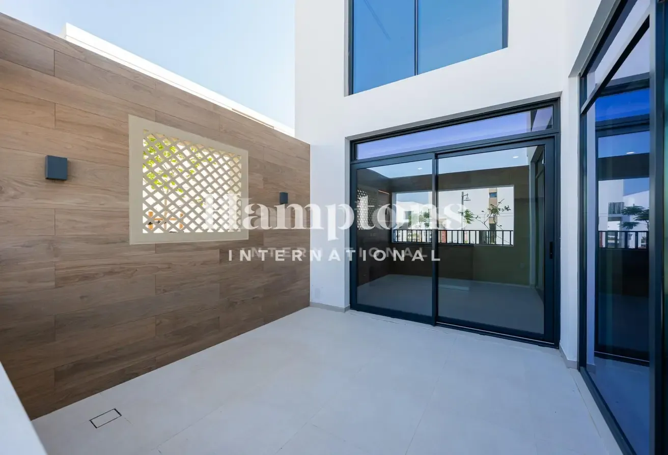 Exclusive Corner Single Row | By the pool