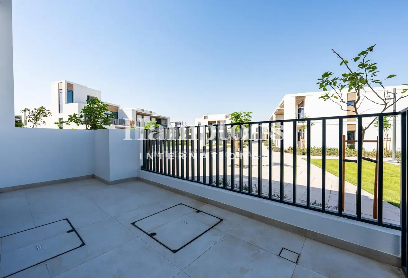 Exclusive Corner Single Row | By the pool