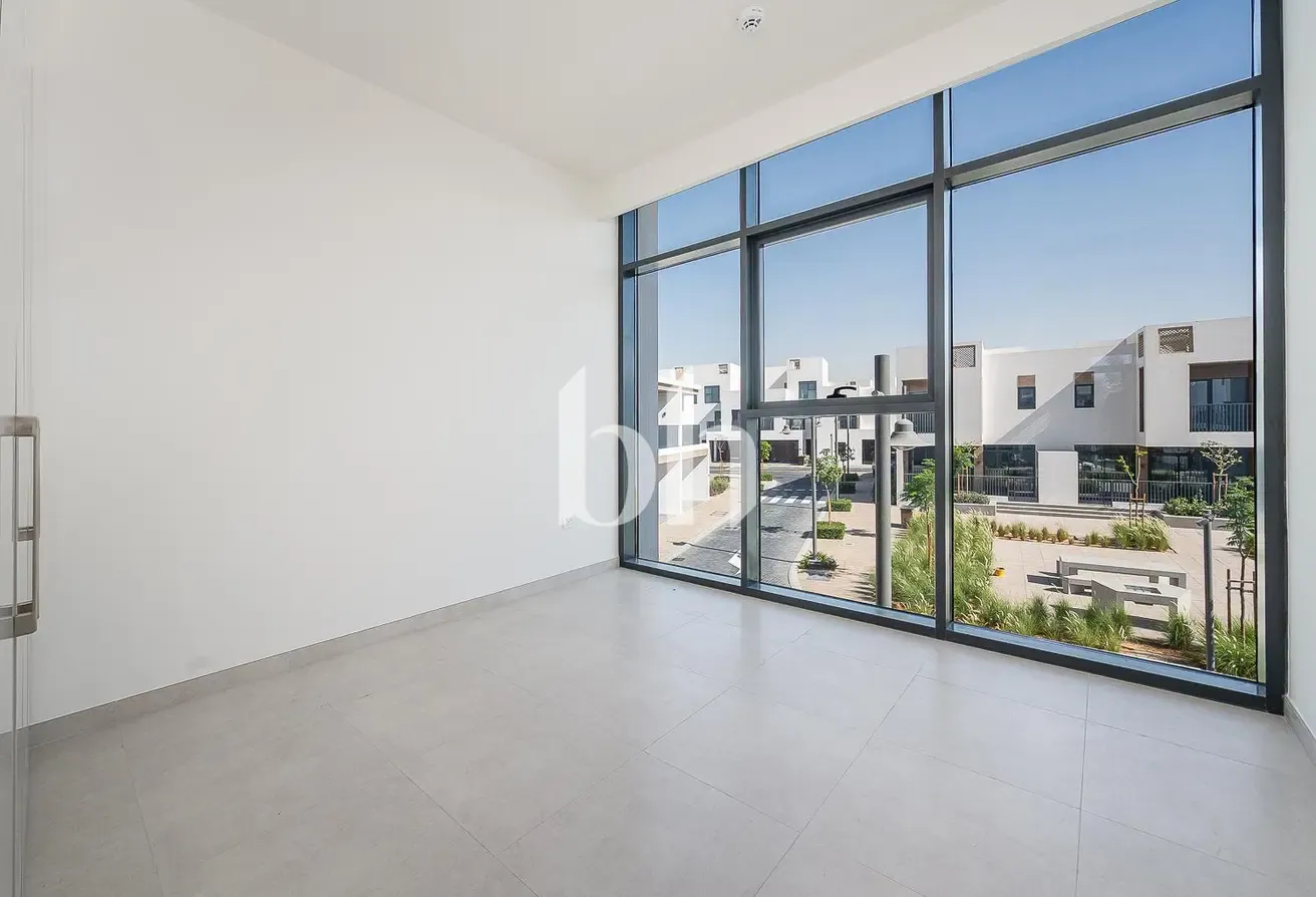 Corner Plot | Quiet Location | Near Amenities