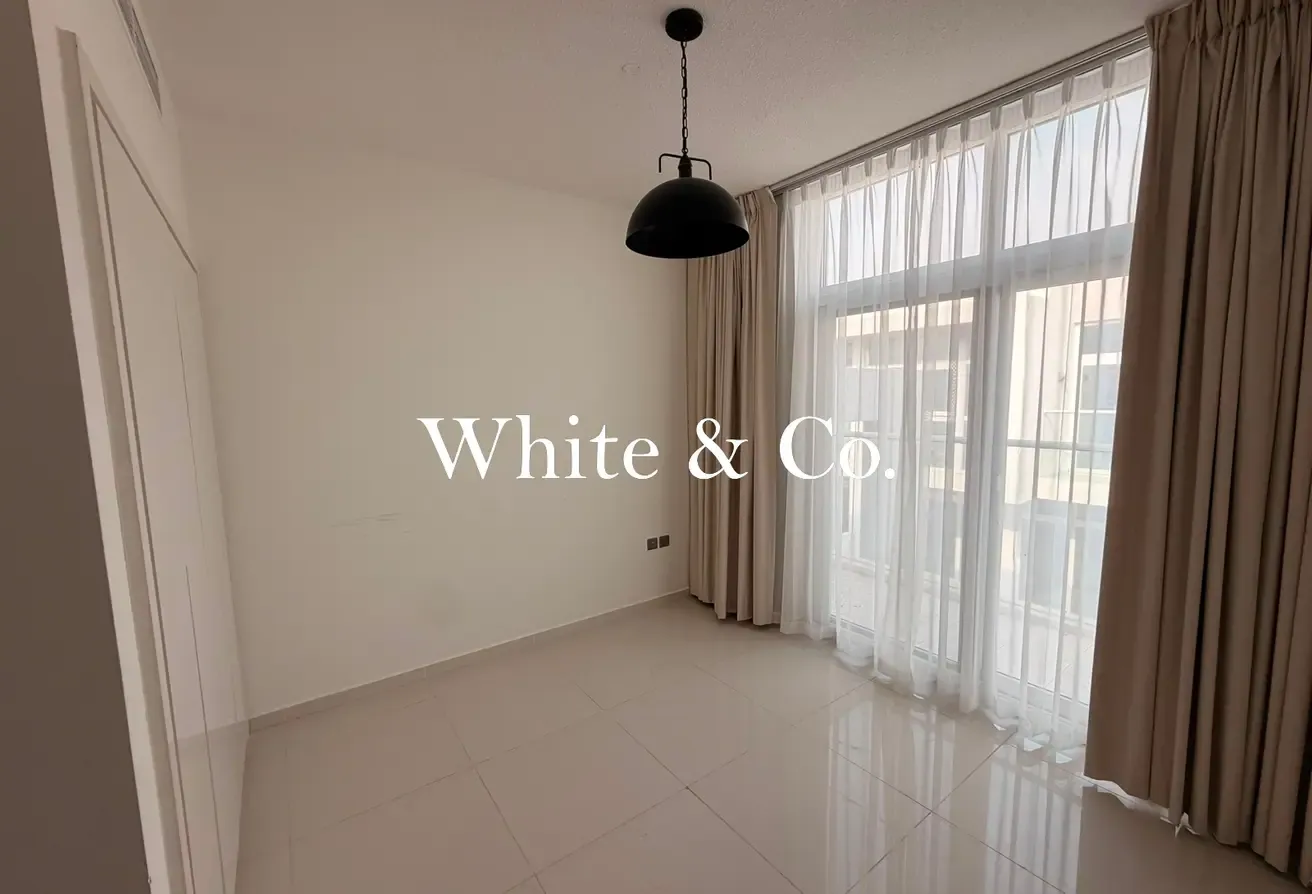 Upgraded 3 Bed | Appliances and Curtains