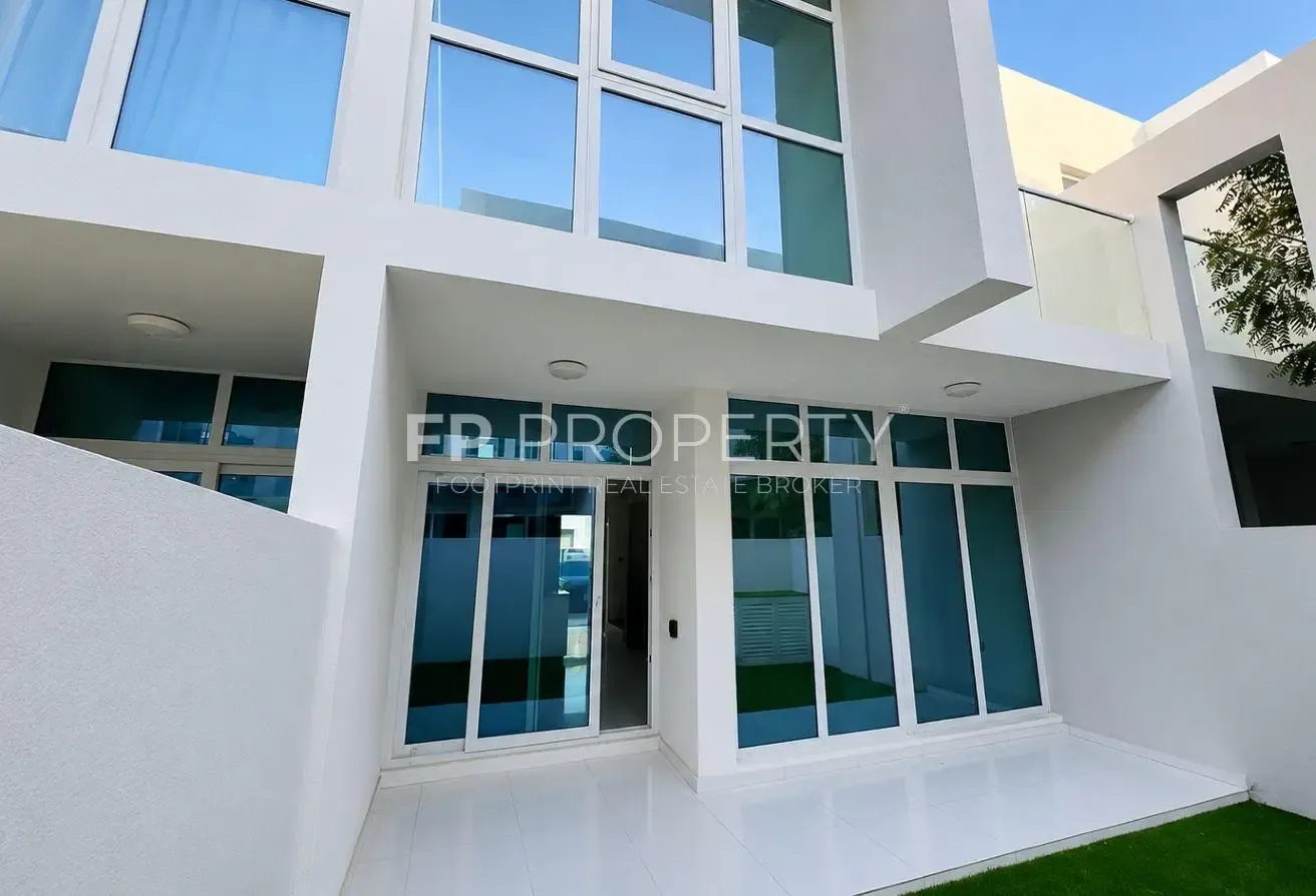Lovely 3 Bedroom | Middle unit | Back to Back