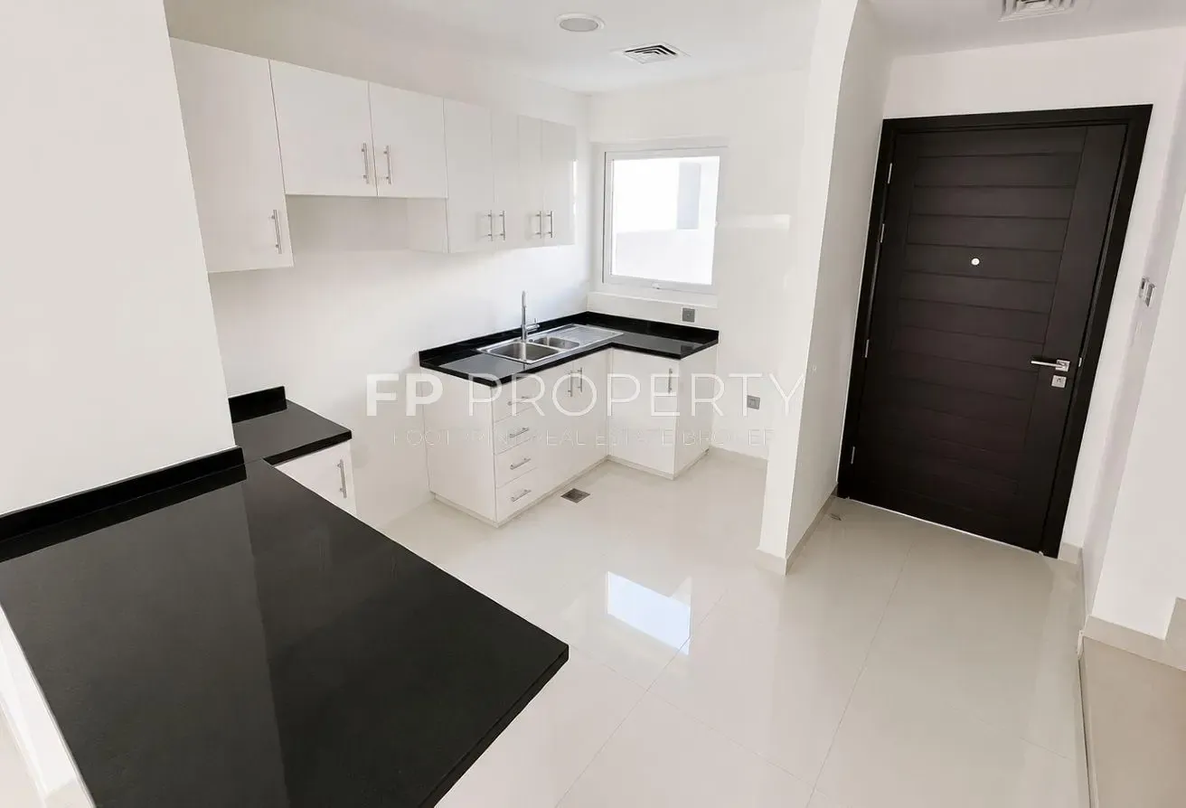 Lovely 3 Bedroom | Middle unit | Back to Back