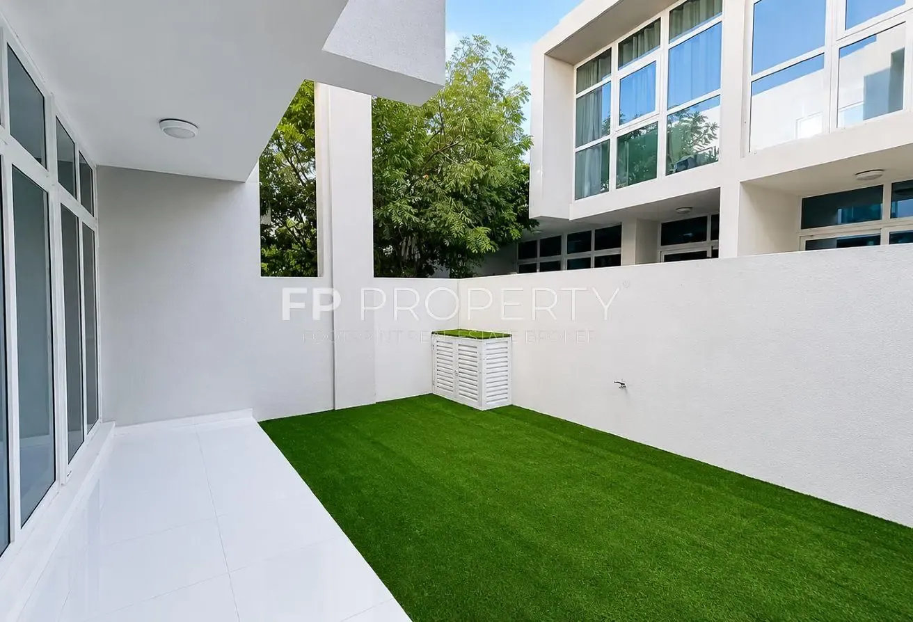 Lovely 3 Bedroom | Middle unit | Back to Back
