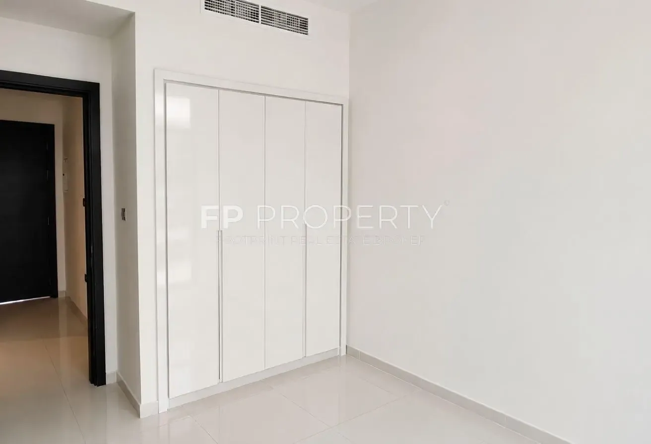 Lovely 3 Bedroom | Middle unit | Back to Back
