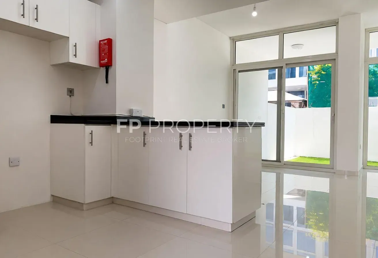 Lovely 3 Bedroom | Middle unit | Back to Back
