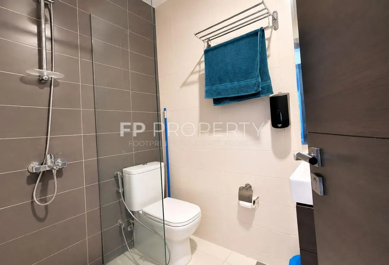 Lovely 3 Bedroom | Middle unit | Back to Back