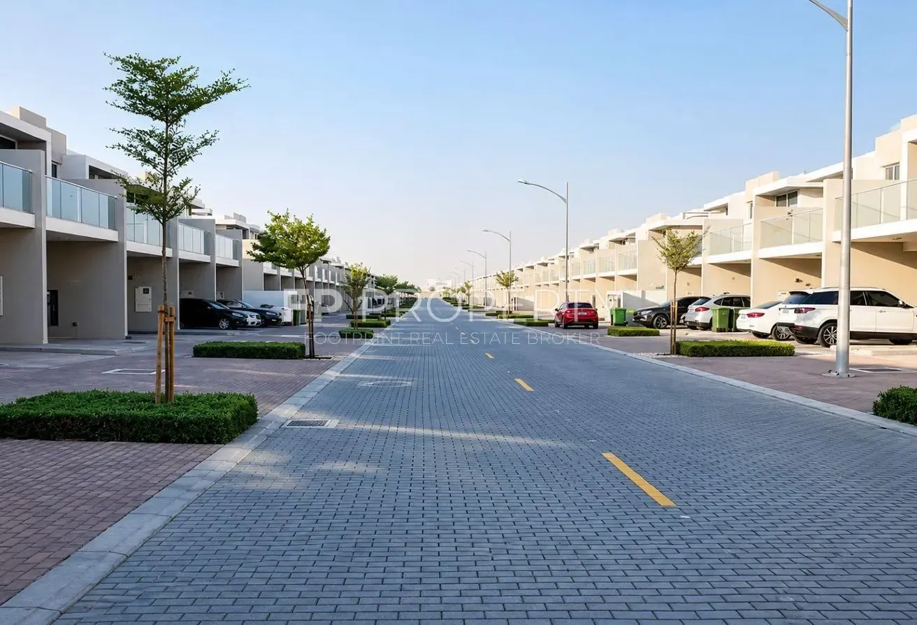 Lovely 3 Bedroom | Middle unit | Back to Back