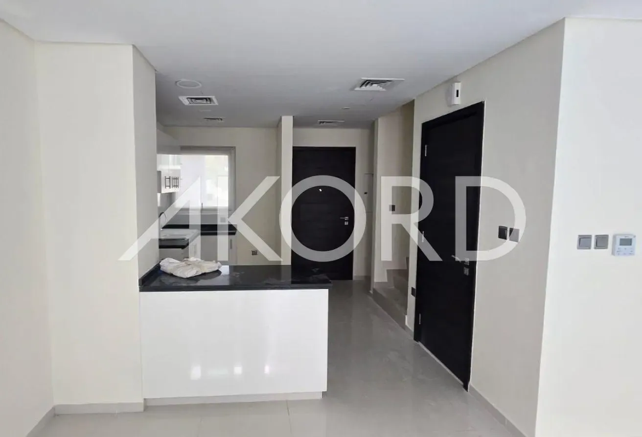 Unfurnished TH l Great Gardenl Spacious 3 Bedroom