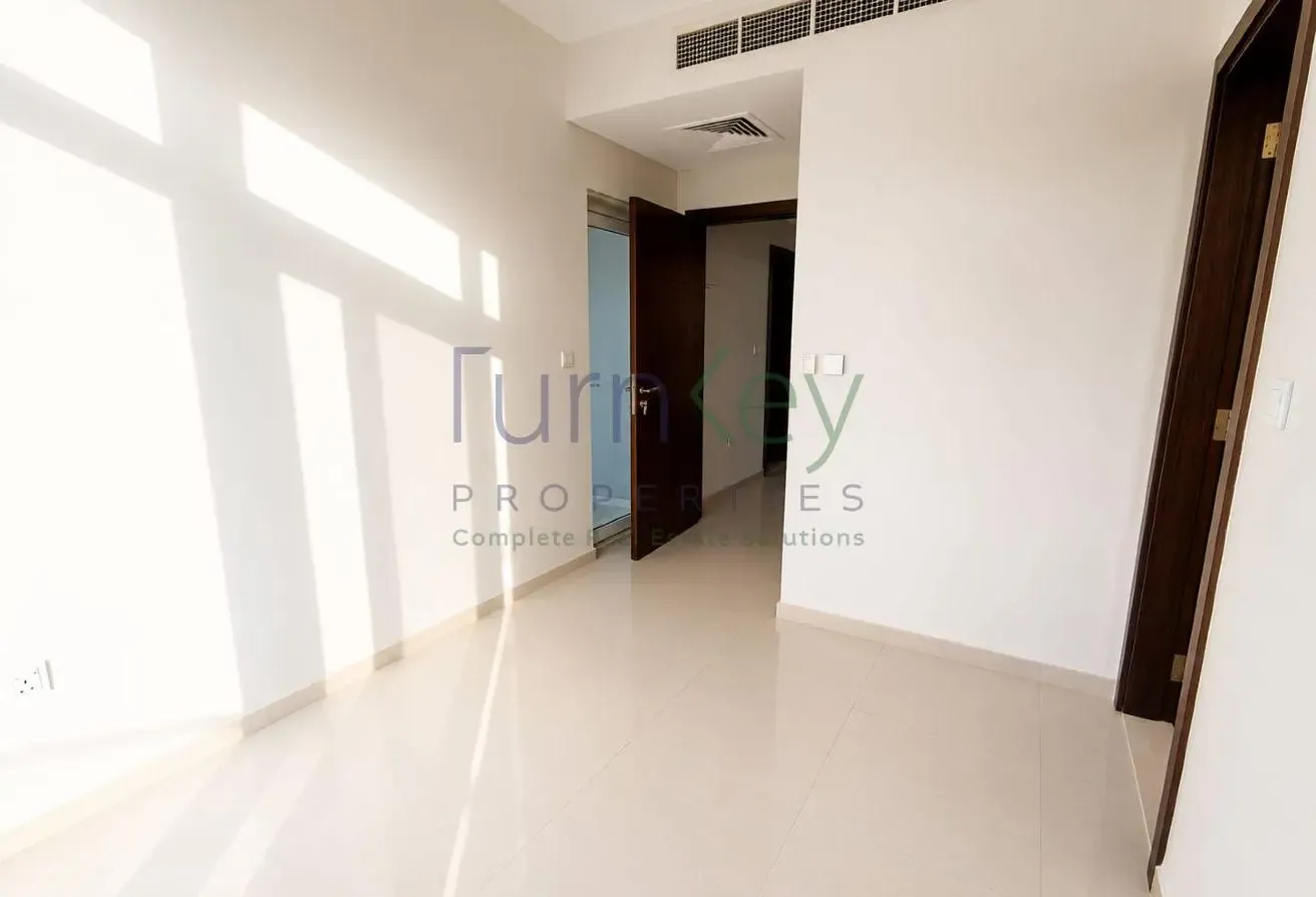Spacious Layout | Bright Living and Dining Area