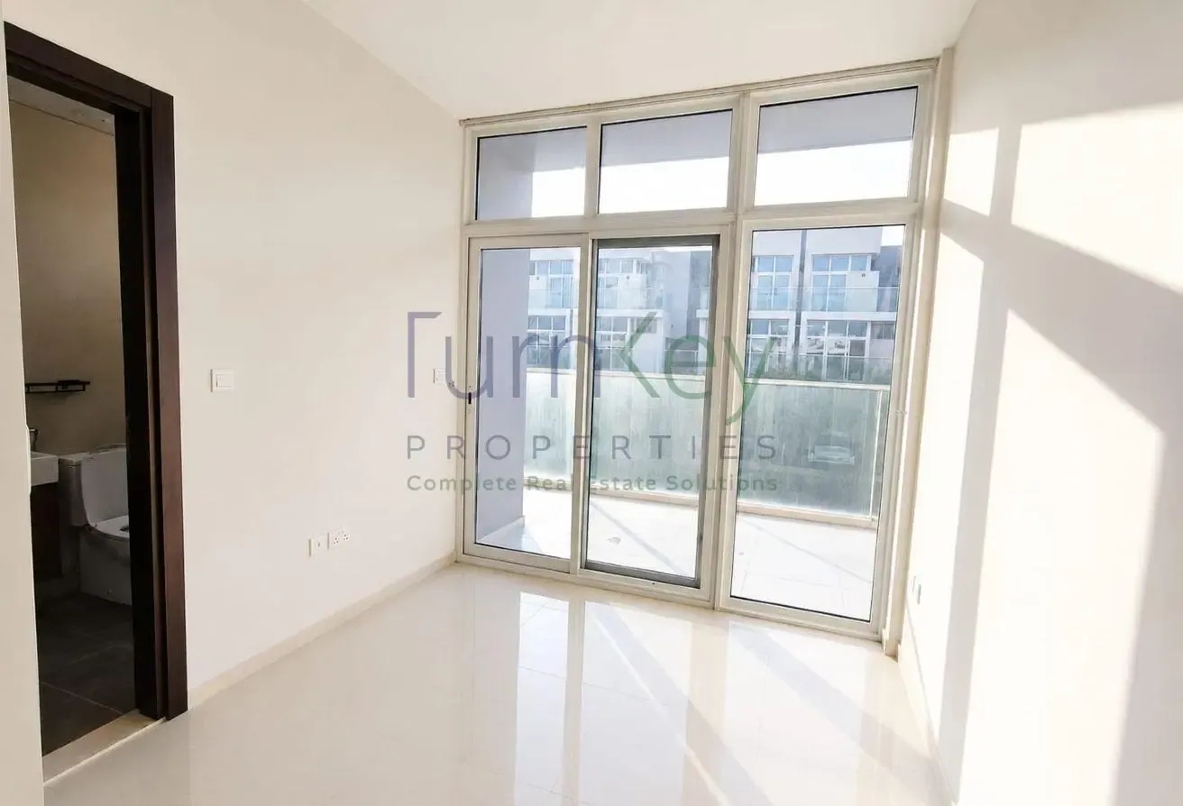 Spacious Layout | Bright Living and Dining Area