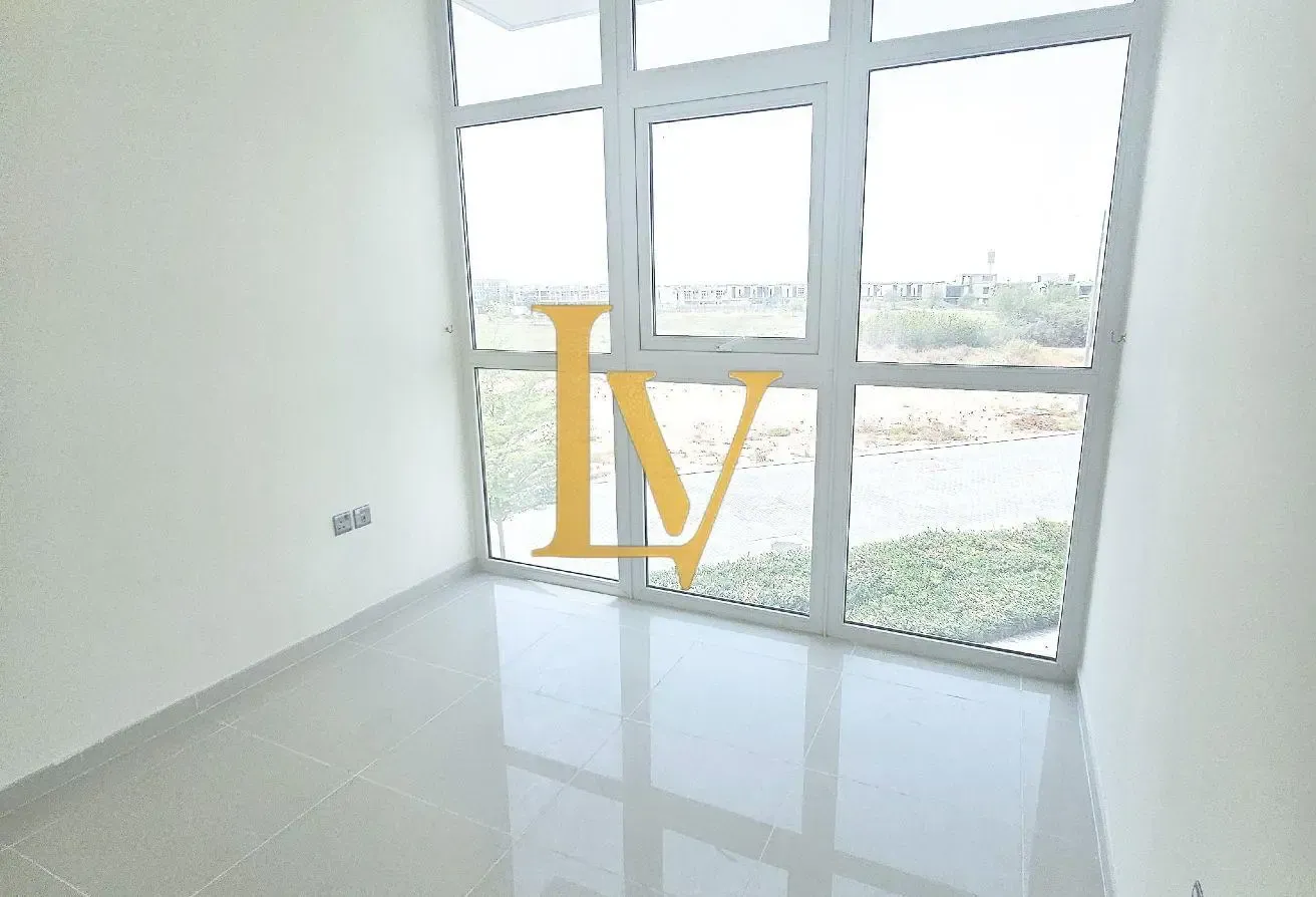 Fully Furnished 3-Bedroom Middle Unit | Prime Loca