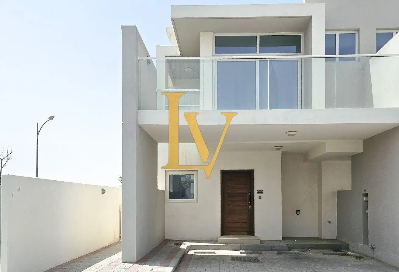 3BR | Middle Unit | Prime Location | Near the Gate